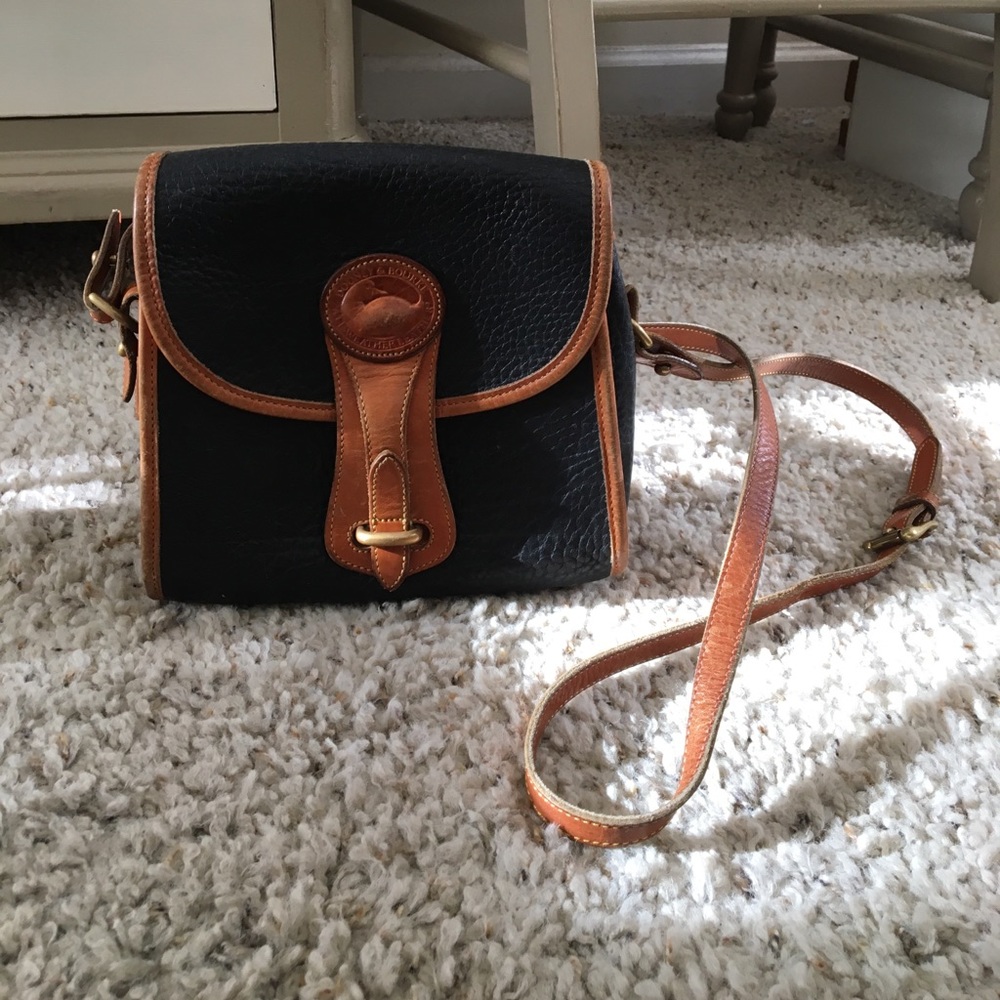 Vintage Dooney and Bourke crossbody purse